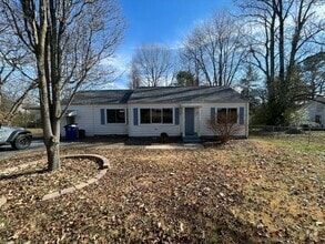 Building Photo - Huge home with bonus room and fenced in ba...
