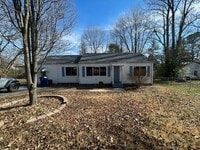 Building Photo - Huge home with bonus room and fenced in ba...