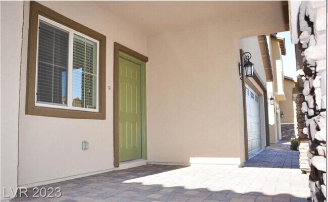 Building Photo - BEAUTIFUL HOME IMMACULATE AND READY TO MOVE-IN