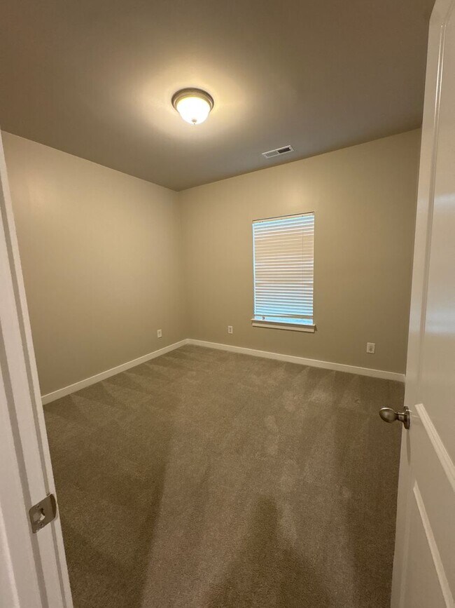 Building Photo - Beautiful 3 Bed 2 Bath Home in Shelbyville