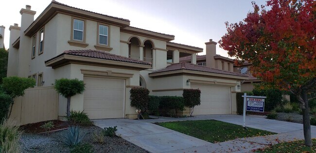 Building Photo - 70 Vía De La Valle