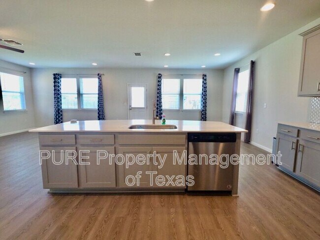 Building Photo - 10400 Alemoor Dr