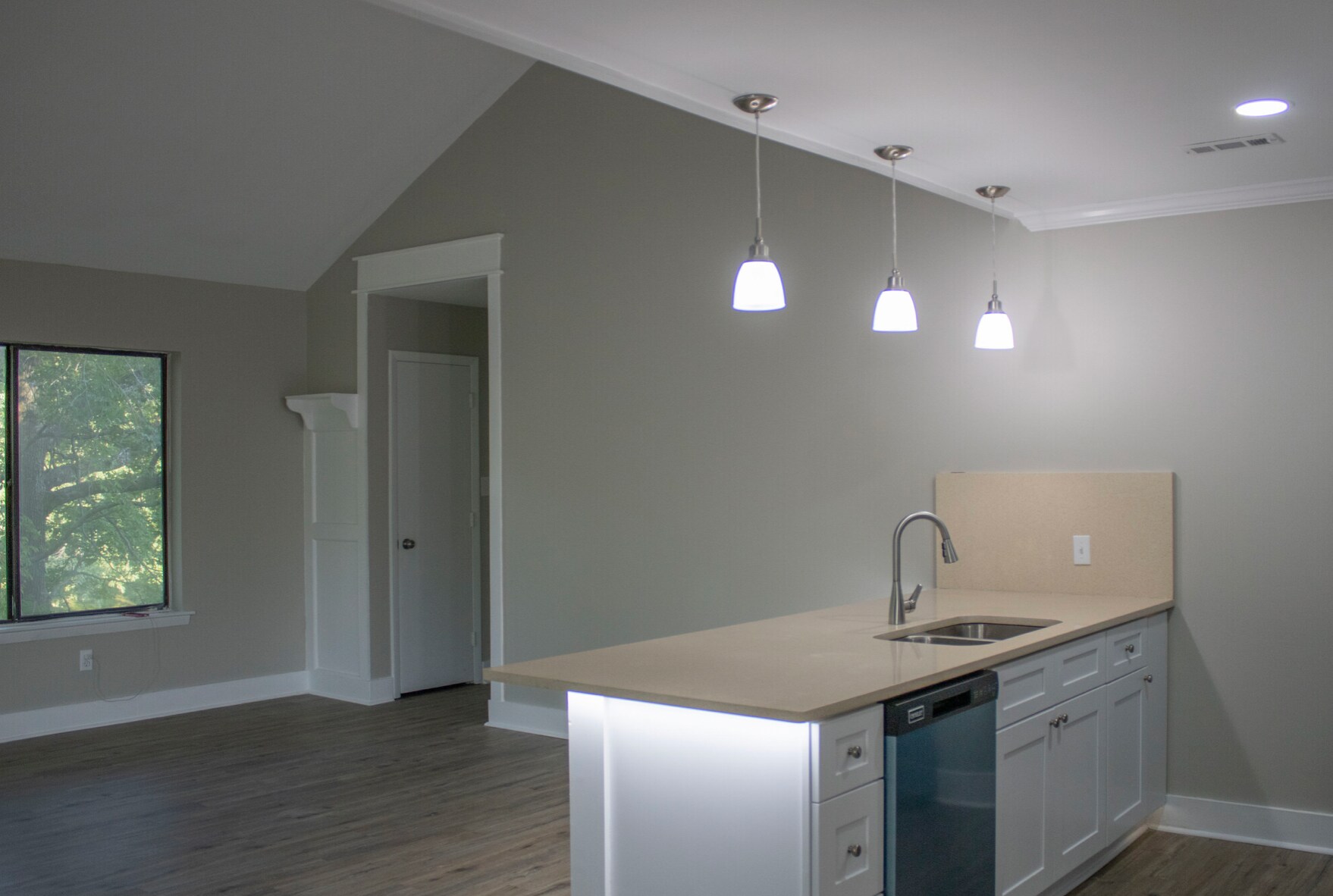 Building Photo - 3035 Huntleigh Dr