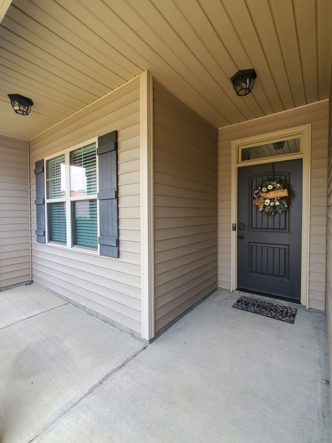 Building Photo - 2244 Lakedale Dr