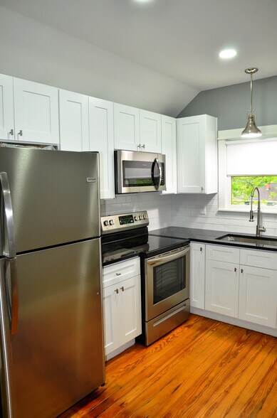 Building Photo - 1013 S Glasgow Dr