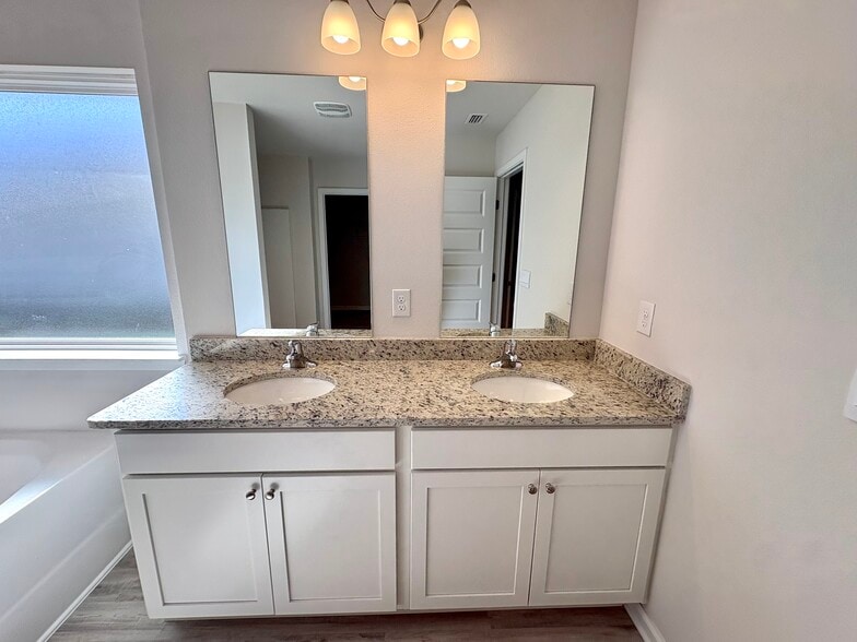 Building Photo - 293 Cades Ct