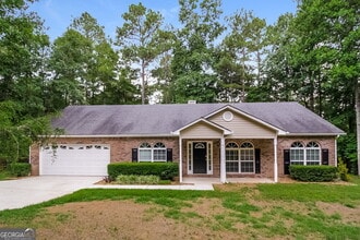 Building Photo - 3135 Sweetbriar Dr