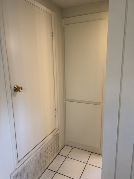 Large storage closet & cabinets - 1902 Grand Bahama Dr E
