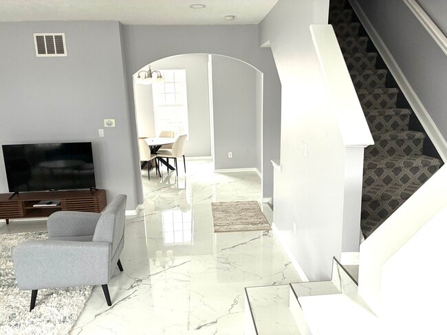 Building Photo - 328 W Main St