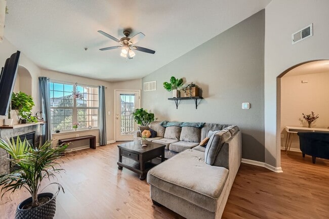 Building Photo - 1 bed 1 bath w/ near DIA! $500 MOVE IN SPECIAL