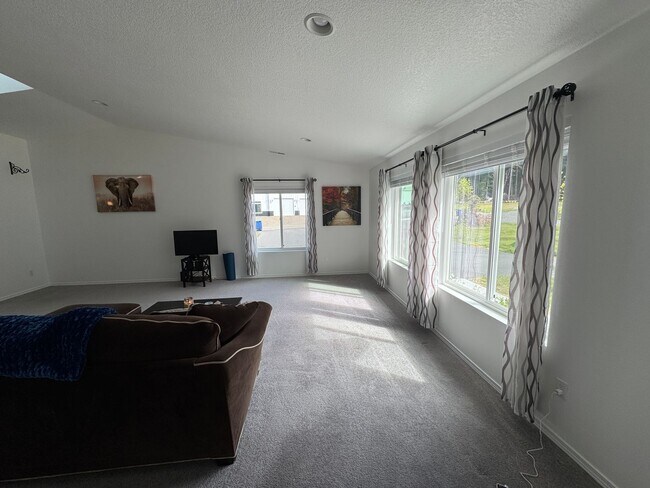 Building Photo - ***Coming Soon - 3 Bedroom Home in Otter Rock***