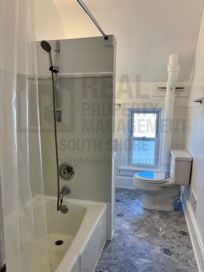 Building Photo - Charming 1 Bedroom + Den with Private Entrance & Vintage Character