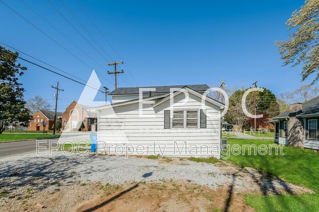 Building Photo - 300 Piedmont Ave