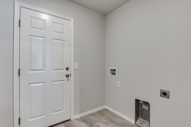 Building Photo - 13321 Beaumont Dr