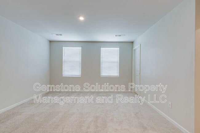 Building Photo - 2057 Westchester Dr