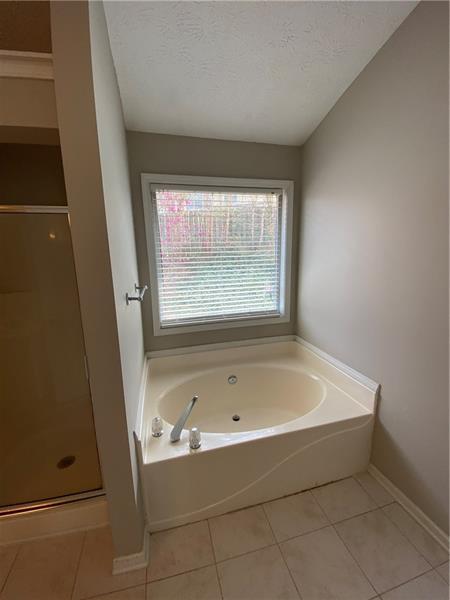 Building Photo - 2455 Millerbrook Dr