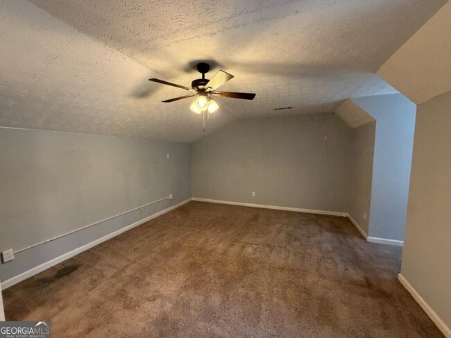 Building Photo - 212 Regal Way W