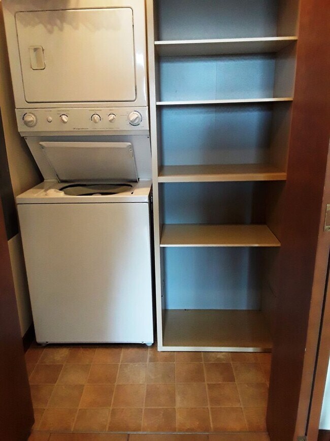 Building Photo - Beautiful Corner Condo In Central Location