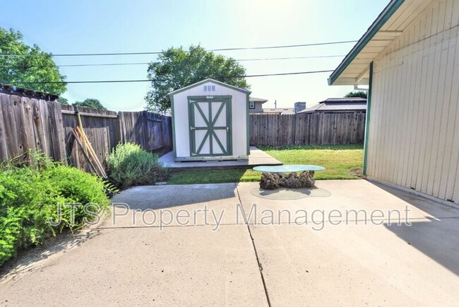 Building Photo - 6069 Kingwood Cir