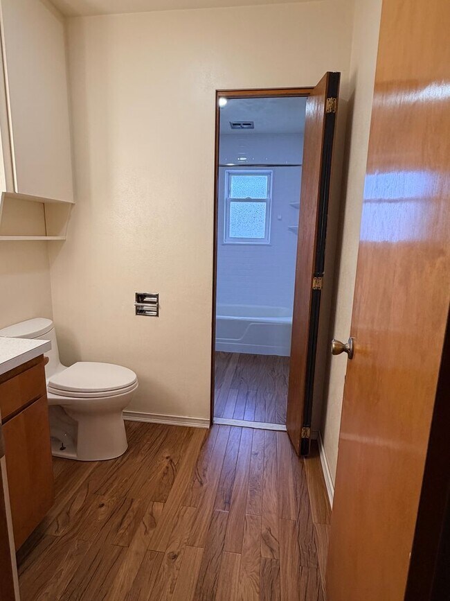 Building Photo - 1312 N Western Ave