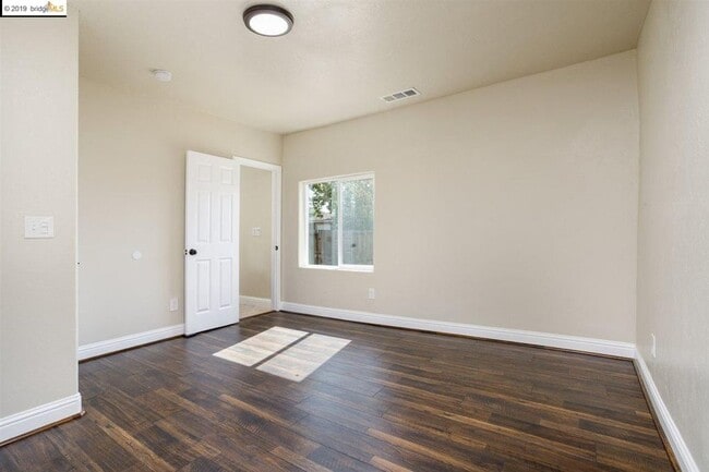 Building Photo - 106 Chanslor Ave