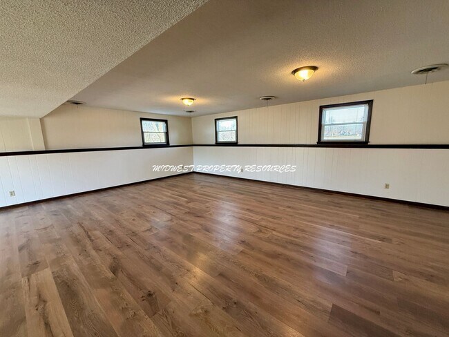 Building Photo - Spacious 3 Bedroom Home with Finished Lower Level & Large Fenced Yard