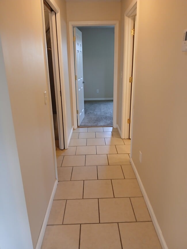 Building Photo - 1009 Briarwood Rd