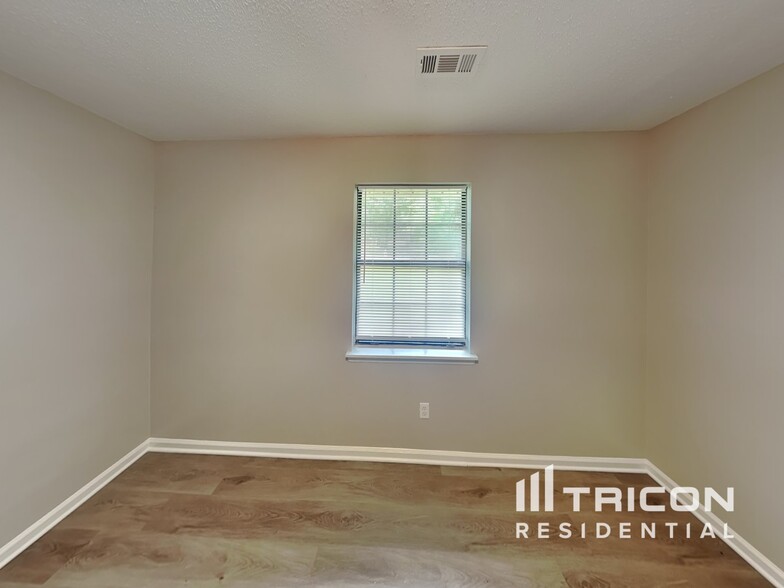 Building Photo - 6631 Flat Rock Dr