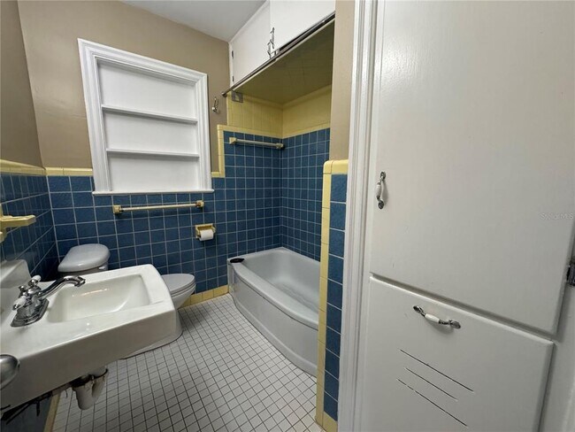 Building Photo - 2418 Montana St