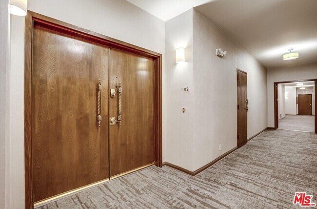 Building Photo - 1124 Kings Rd