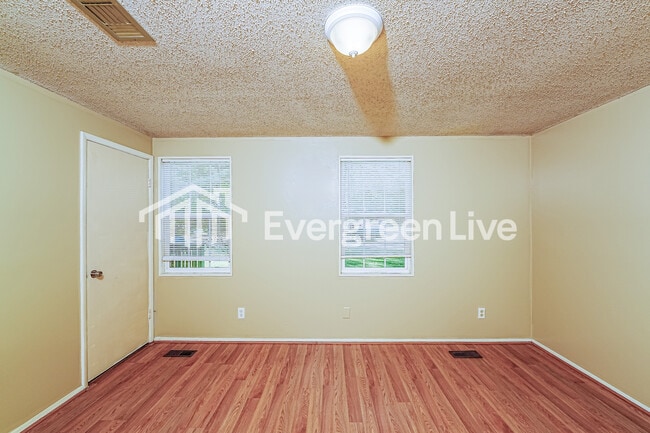 Building Photo - 2524 Oak Leaf Ln