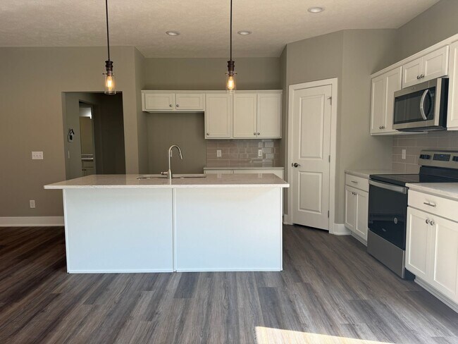 Building Photo - Luxury Bennington Townhome Ready For Move In