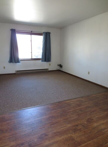 Unit 4 Living Room - 300 Ashland St