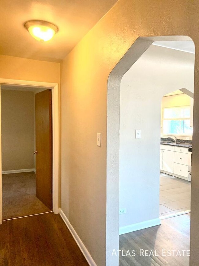 Building Photo - 2 bed, 1 bath upper unit of duplex coming ...