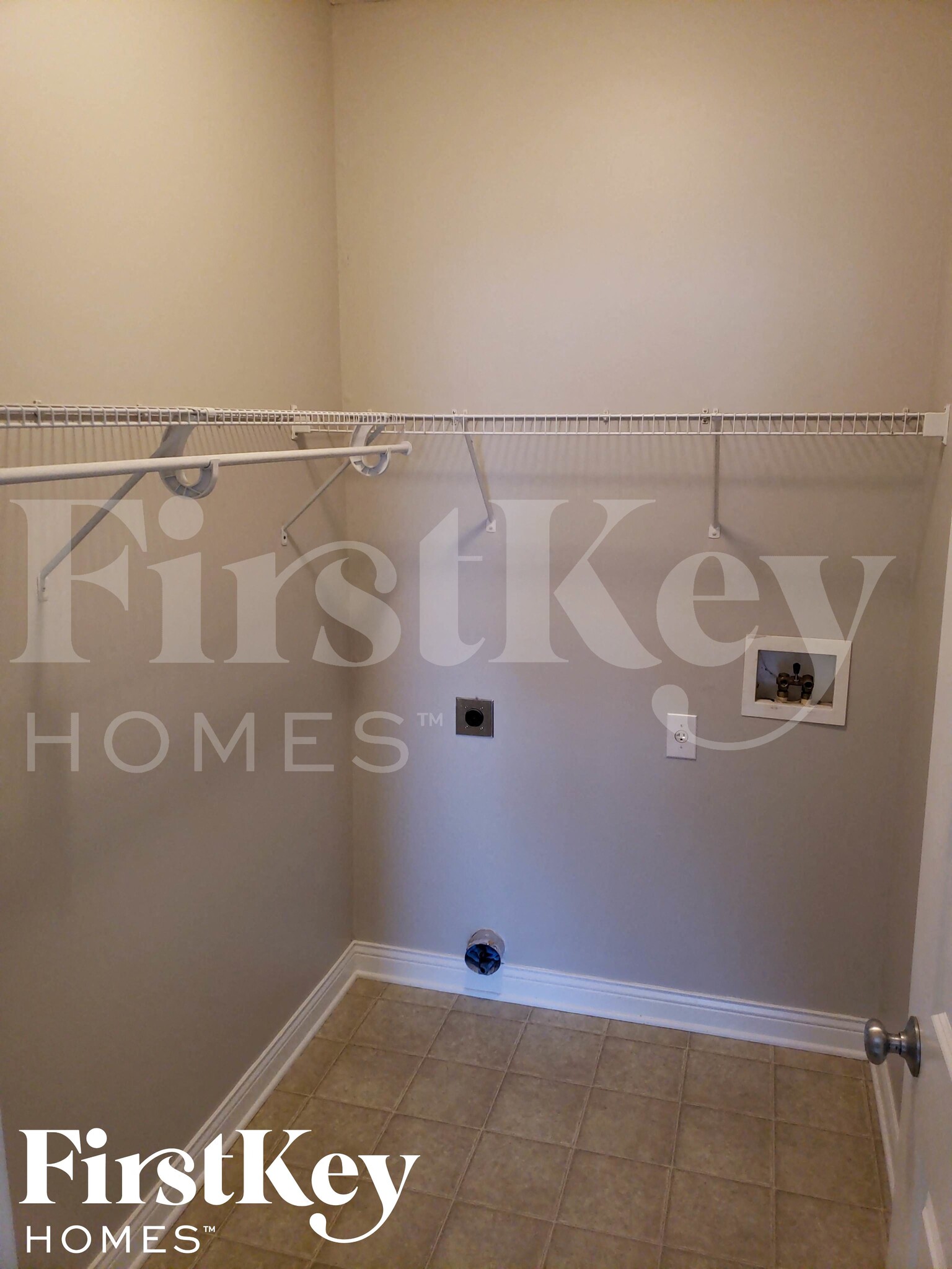 Building Photo - 1527 W Quail Run Dr