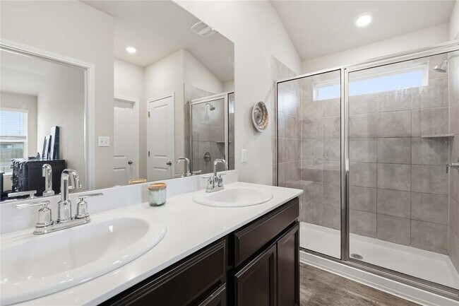 Building Photo - 805 Russet Rock Dr