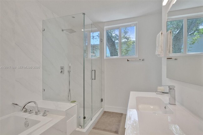 Building Photo - 2851 SW 33rd Ct