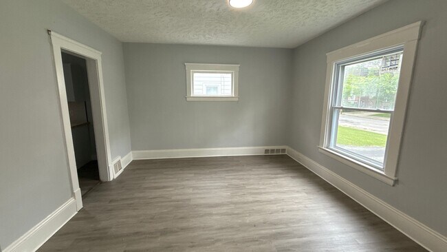 Building Photo - 386 East 152