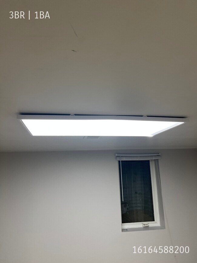 Building Photo - 6450 Bella Vista Dr NE