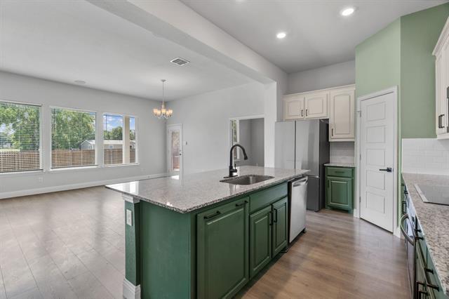 Building Photo - 1440 Lakeview Dr