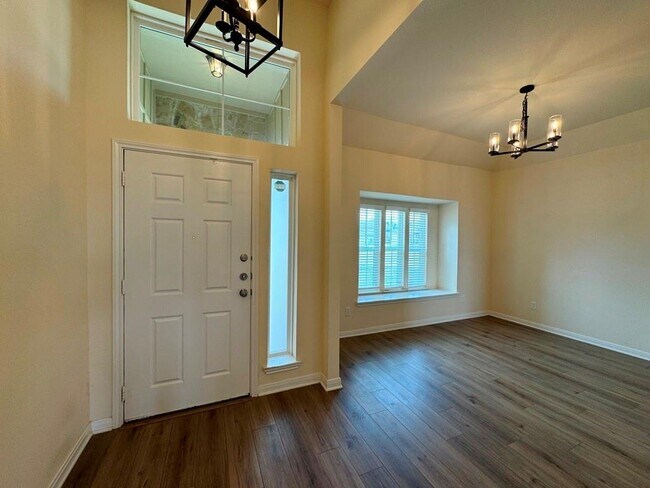 Building Photo - 5115 Leaning Tree