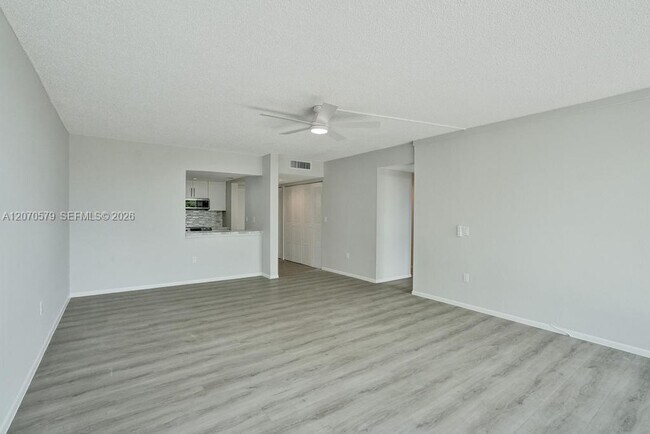 Building Photo - 1101 River Reach Dr