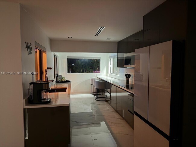 Building Photo - 103 Tropicana Dr