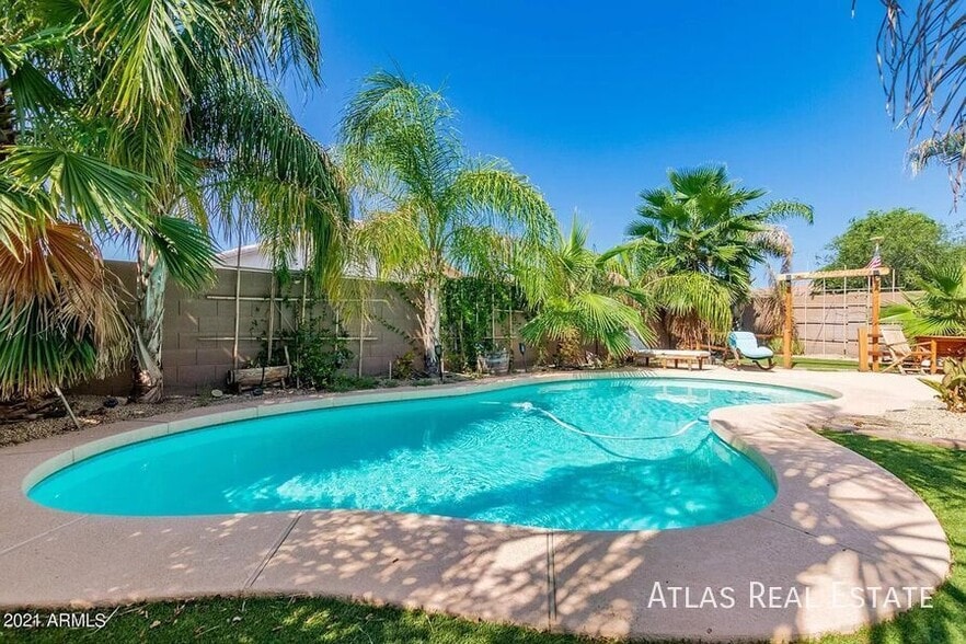 Primary Photo - 1668 E Nardini St