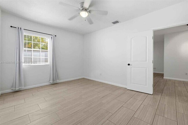 Building Photo - 521 NE 70th St