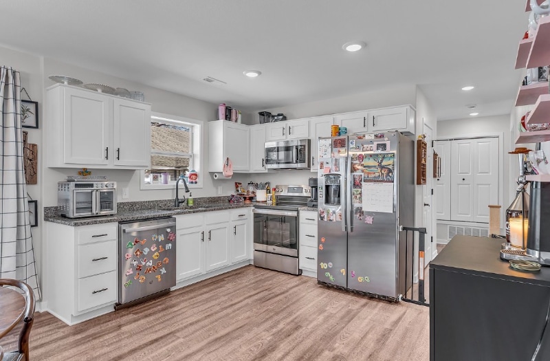 Building Photo - 916 SW Warren Ave