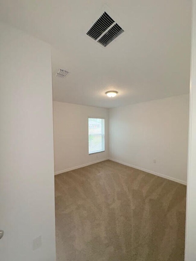 Building Photo - 125 Seattle Trail