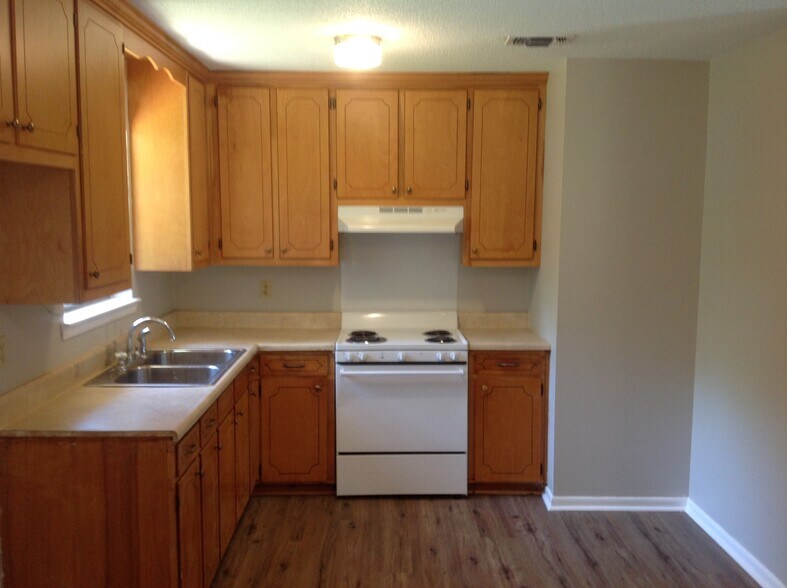 Building Photo - 2065 Marion Dr S