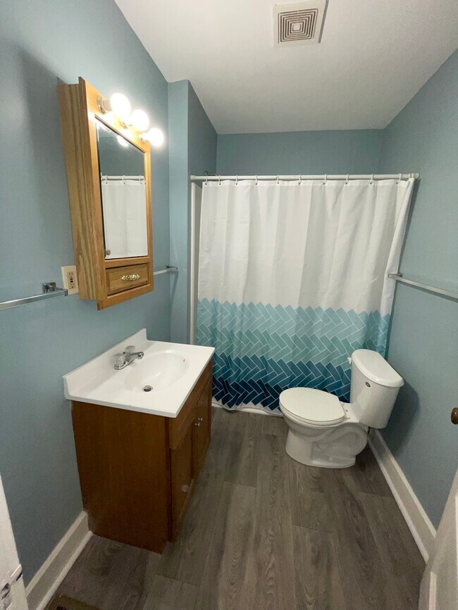 Building Photo - 235 N Oxford St