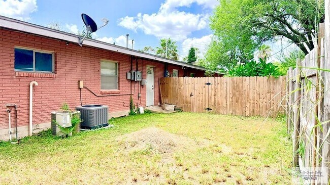 Building Photo - 1111 Rosemond Ct